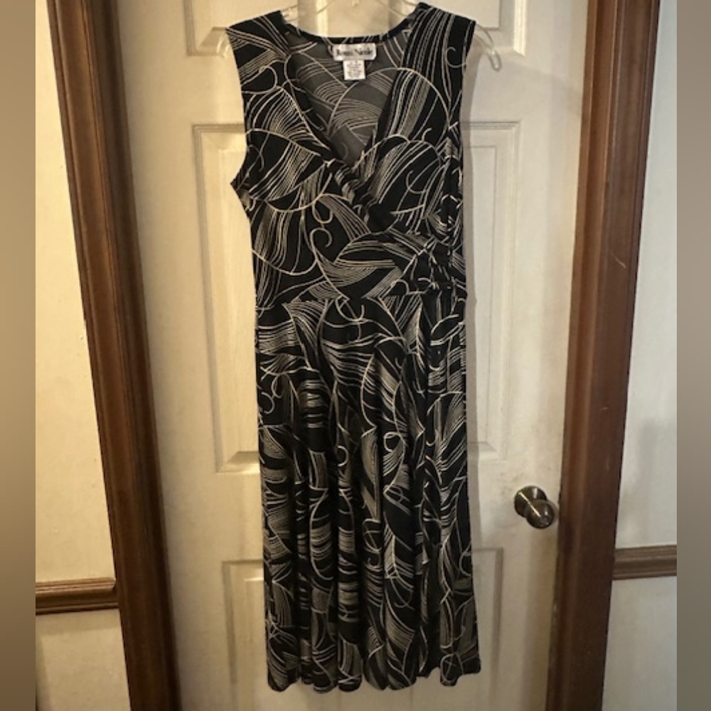 Ronni Nicole Black and White Swirl Midi Dress